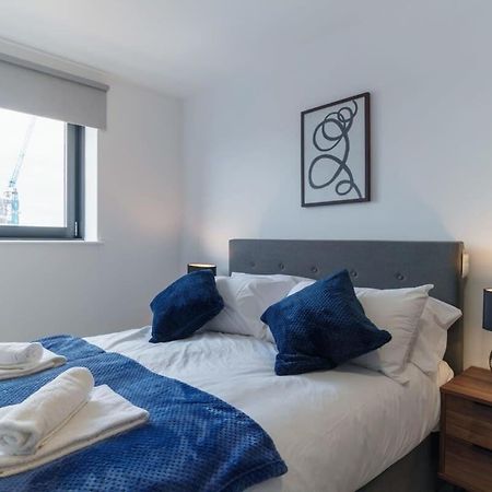 Stunning 2 Bed Apartment In Salford With Views 曼彻斯特 外观 照片