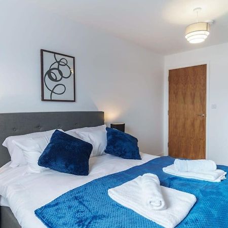 Stunning 2 Bed Apartment In Salford With Views 曼彻斯特 外观 照片