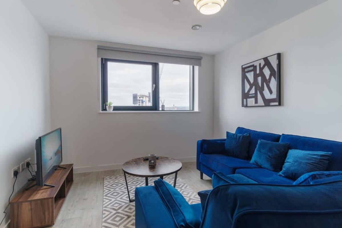 Stunning 2 Bed Apartment In Salford With Views 曼彻斯特 外观 照片