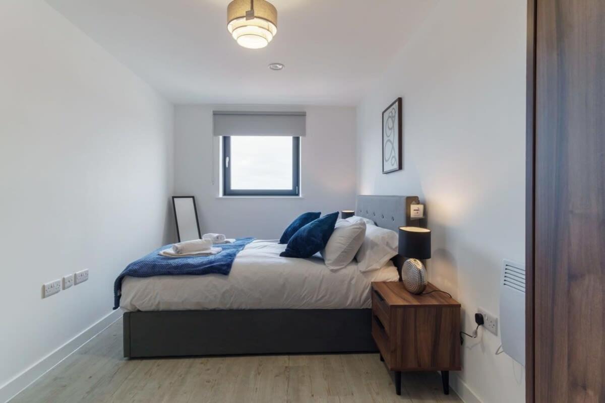 Stunning 2 Bed Apartment In Salford With Views 曼彻斯特 外观 照片