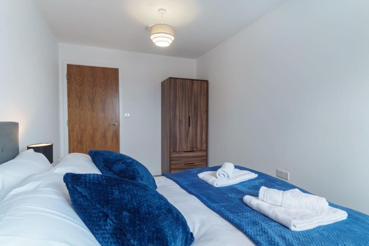 Stunning 2 Bed Apartment In Salford With Views 曼彻斯特 外观 照片