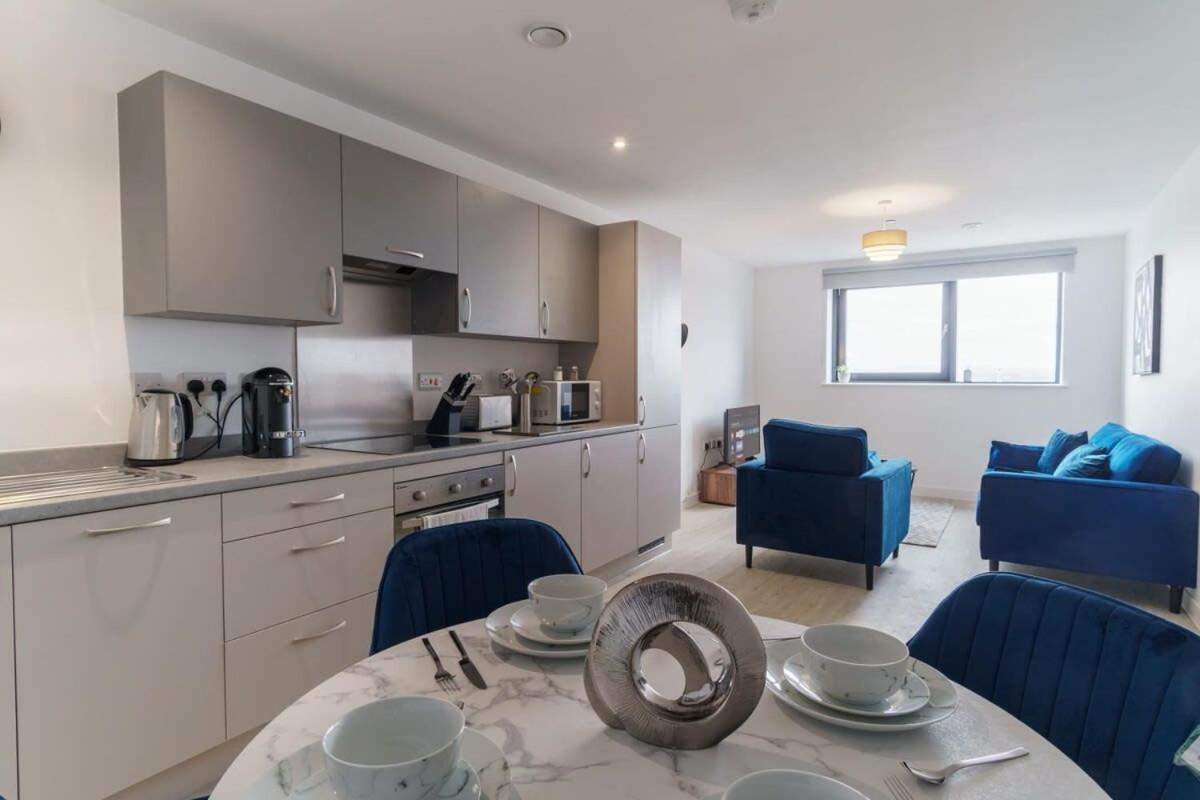 Stunning 2 Bed Apartment In Salford With Views 曼彻斯特 外观 照片